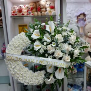 CORONA DE FLORES BLANCAS