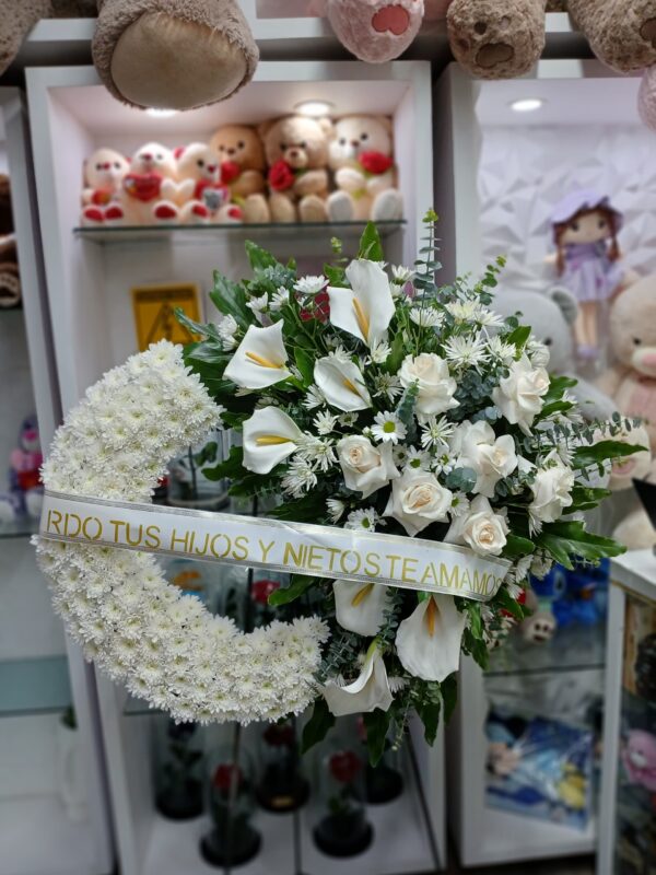 CORONA DE FLORES BLANCAS