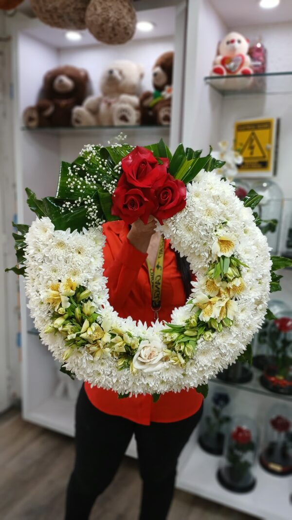 CORONA DE FLORES BLANCAS - Imagen 2