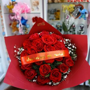 BOUQUET DE ROSAS CON BANDA PERSONALIZADA