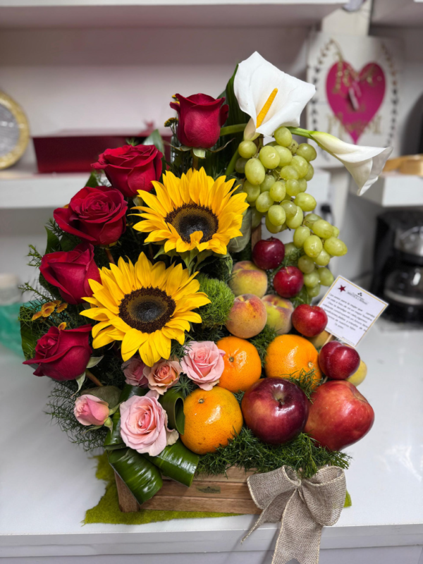 ARREGLO DE FRUTAL COMBINADO DEROSAS Y GIRASOLES
