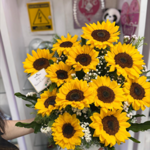 HERMOSO ARREGLO DE GIRASOLES EN BASE