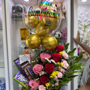 ARREGLO FLORAL EN BASE CHOCOLATE Y GLOBO BURBUJA  PERSONALIZADO