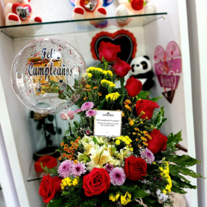ARREGLO FLORAL EN BASE GLOBO PERSONALIZADO