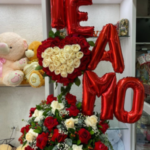 ARREGLO FLORALEN BASE GIGANTE GLOBO DE LETRA