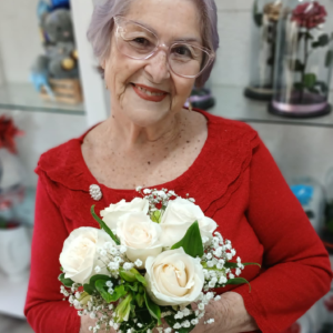 HERMOSO BOUQUET DE ROSAS BLANCAS
