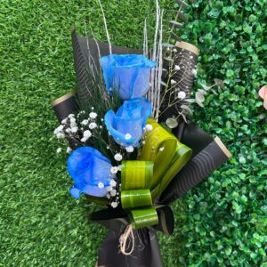 BOUQUET DE ROSAS AZULES