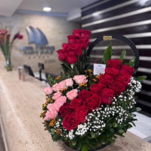 ARREGLO FLORAL EN BASE ANTON